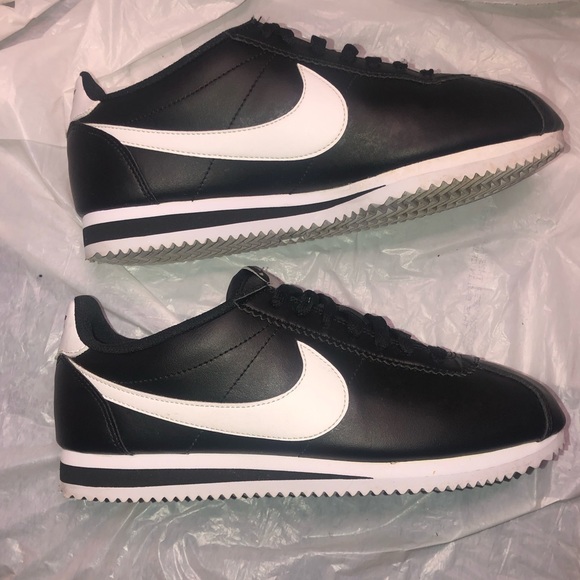 Nike Cortez Black leather sneakers